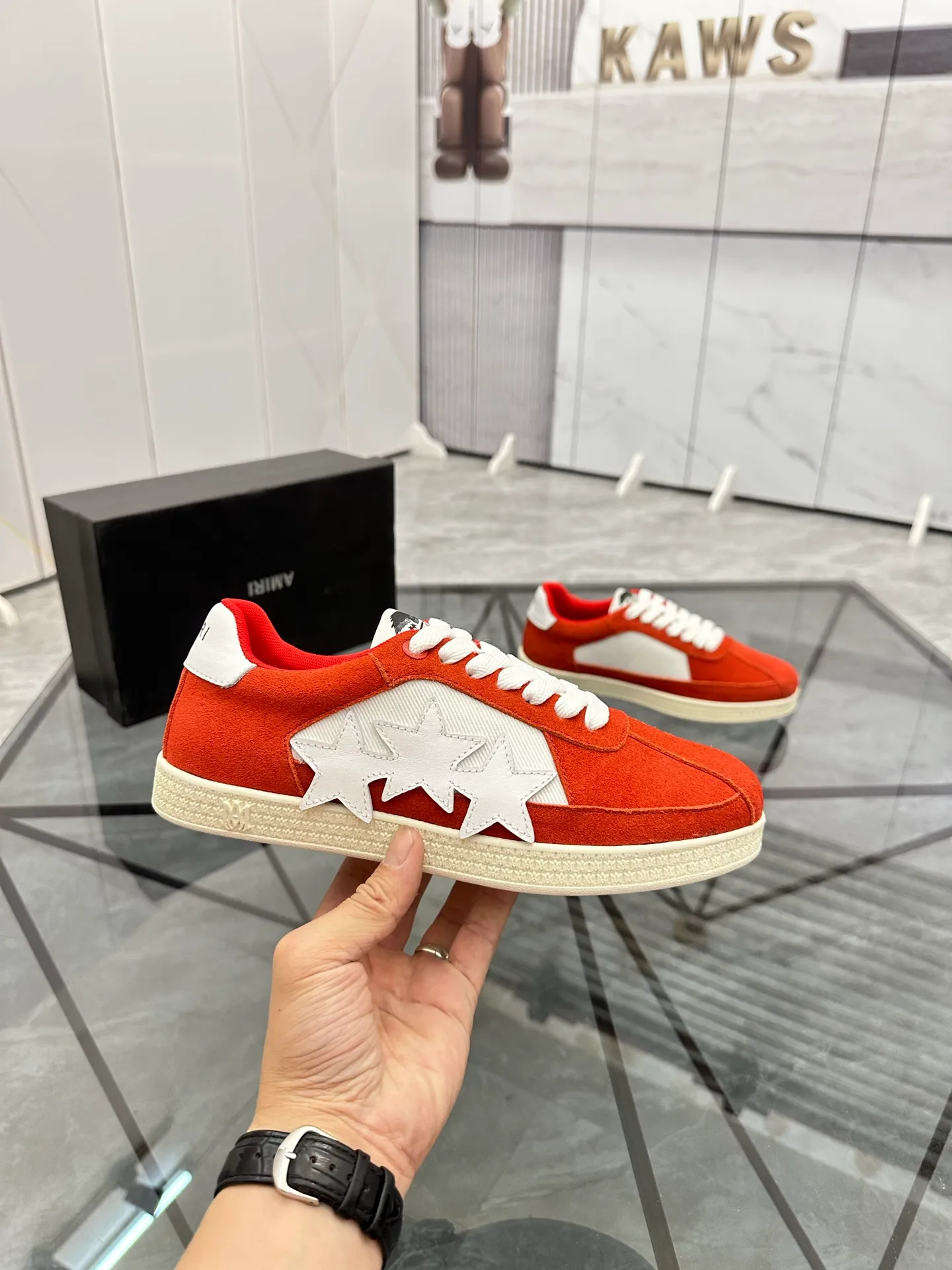 Men's shoes: 💰P420¥ Product trademark: AMIRI* "Amir*" low-top casual shoes Regular size: 38-45 (can be customized to 46) Product material: imported nubuck leather upper, breathable lining, original outsole. Number: 001